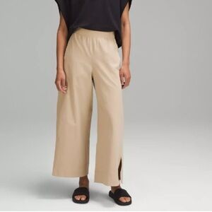 EUC Lululemon Stretch Woven High-Rise Wide-Leg Cropped Pant